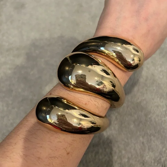 Elegant Gold-Tone Women's Jewelry - Picture 4 of 4